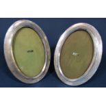 A pair of silver oval easel picture frames, internal measurement 18 x 11 cm (2)