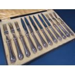 Cased silver handled dessert canteen comprising 6 knives and six forks