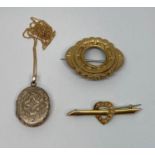 Group of yellow metal jewellery comprising a 15ct heart bar brooch, a further brooch and an