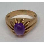9ct claw set cabochon amethyst ring, size S, 5.1g