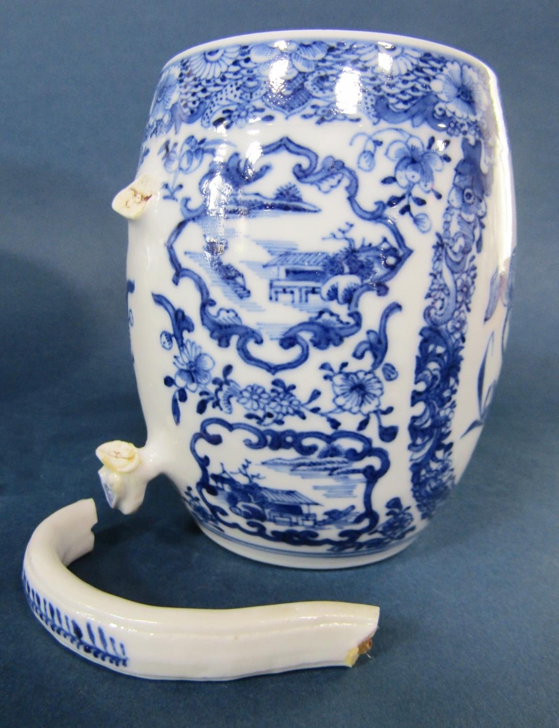 A collection of late 18th and early 19th century oriental ceramics including a Famille Rose barber's - Image 4 of 6