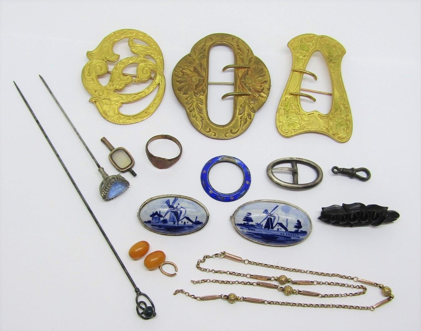 Interesting mixed lot of jewellery to include an antique 9ct chain necklace 3.7g (af), a Charles