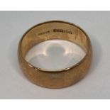 9ct wedding ring, size P, 5.3g