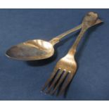 Georgian provincial silver fiddle pattern table fork and spoon, 4oz approx, (2)