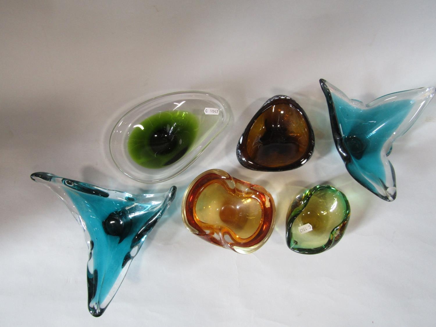 Six Murano glass dishes of varying shape form and colourway - Image 2 of 2