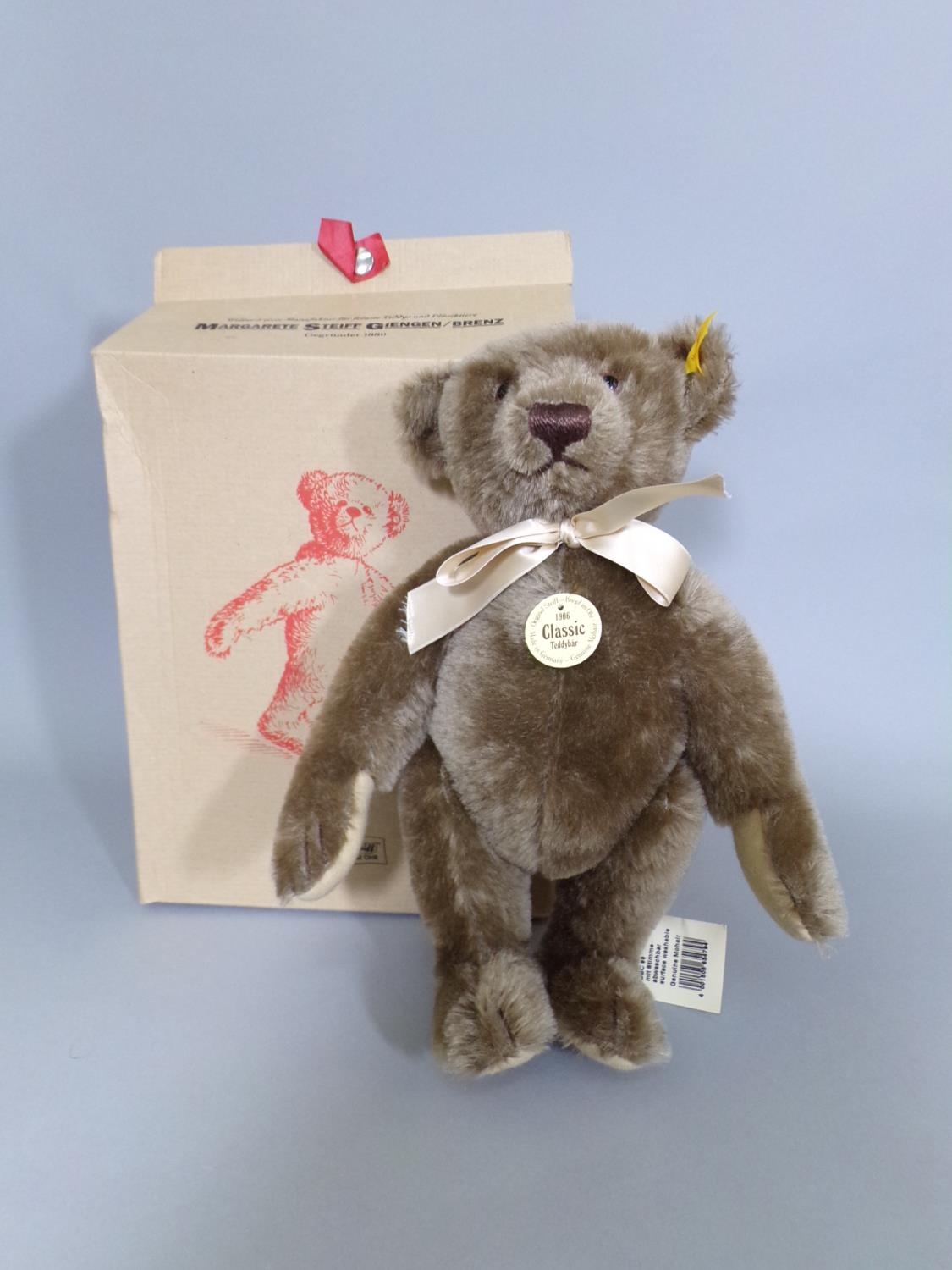 Steiff teddy bear '1906 Classic' replica 654794, with growl, in original box, with tags, no