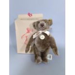 Steiff teddy bear '1906 Classic' replica 654794, with growl, in original box, with tags, no