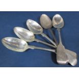 Five various fiddle pattern dessert spoons, 6oz approx