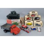 Mixed collection of model vehicles including boxed Minic clockwork Sherman tank by Tri-ang (no key),
