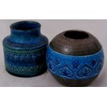 Aldo Londi for Bitossi Rimini blue vase with typical incised geometric decoration, 13cm high,