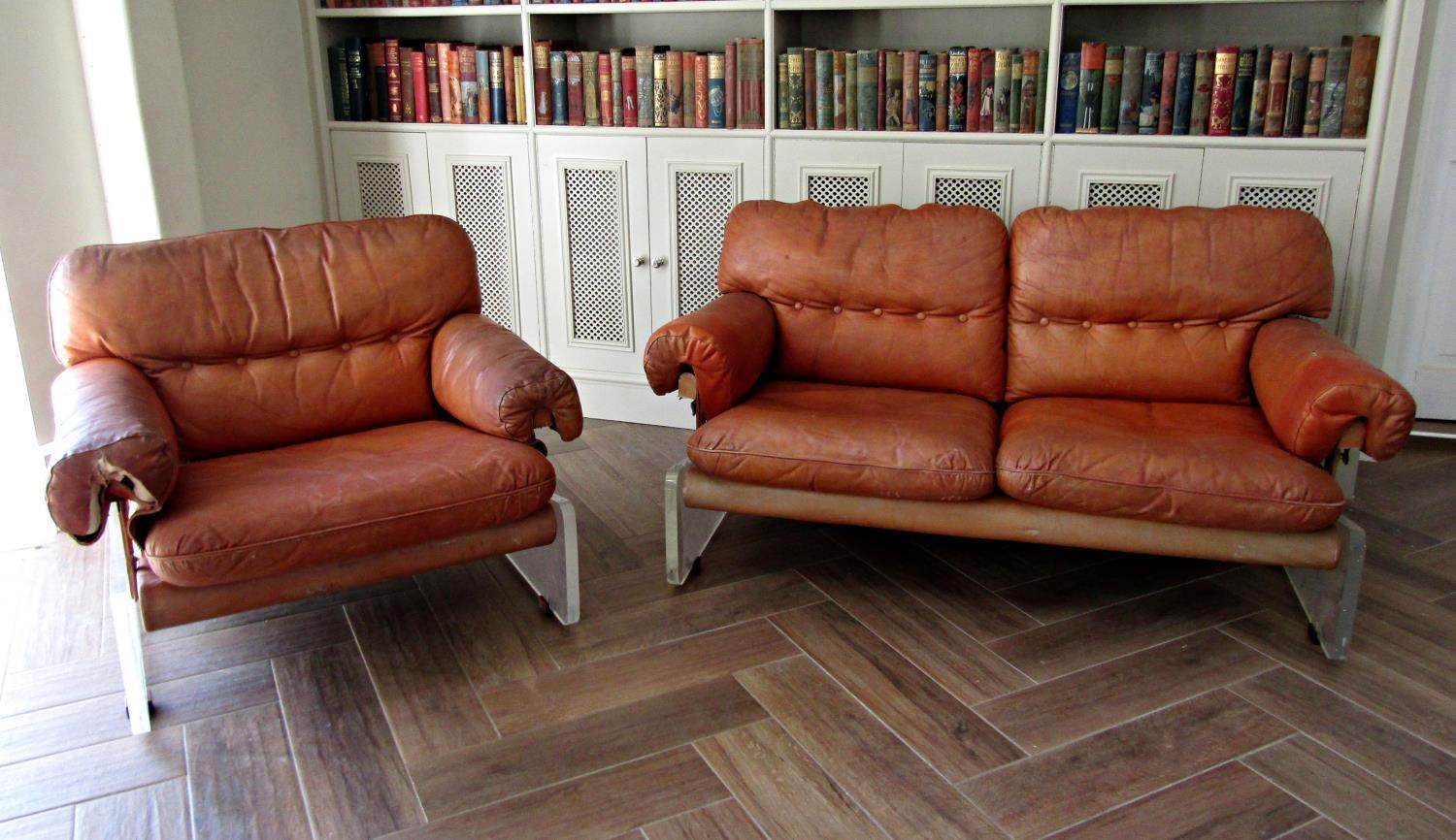 Unusual Italian 1960s tan leather sofa, with button back upholstery upon thick lucite/perspex
