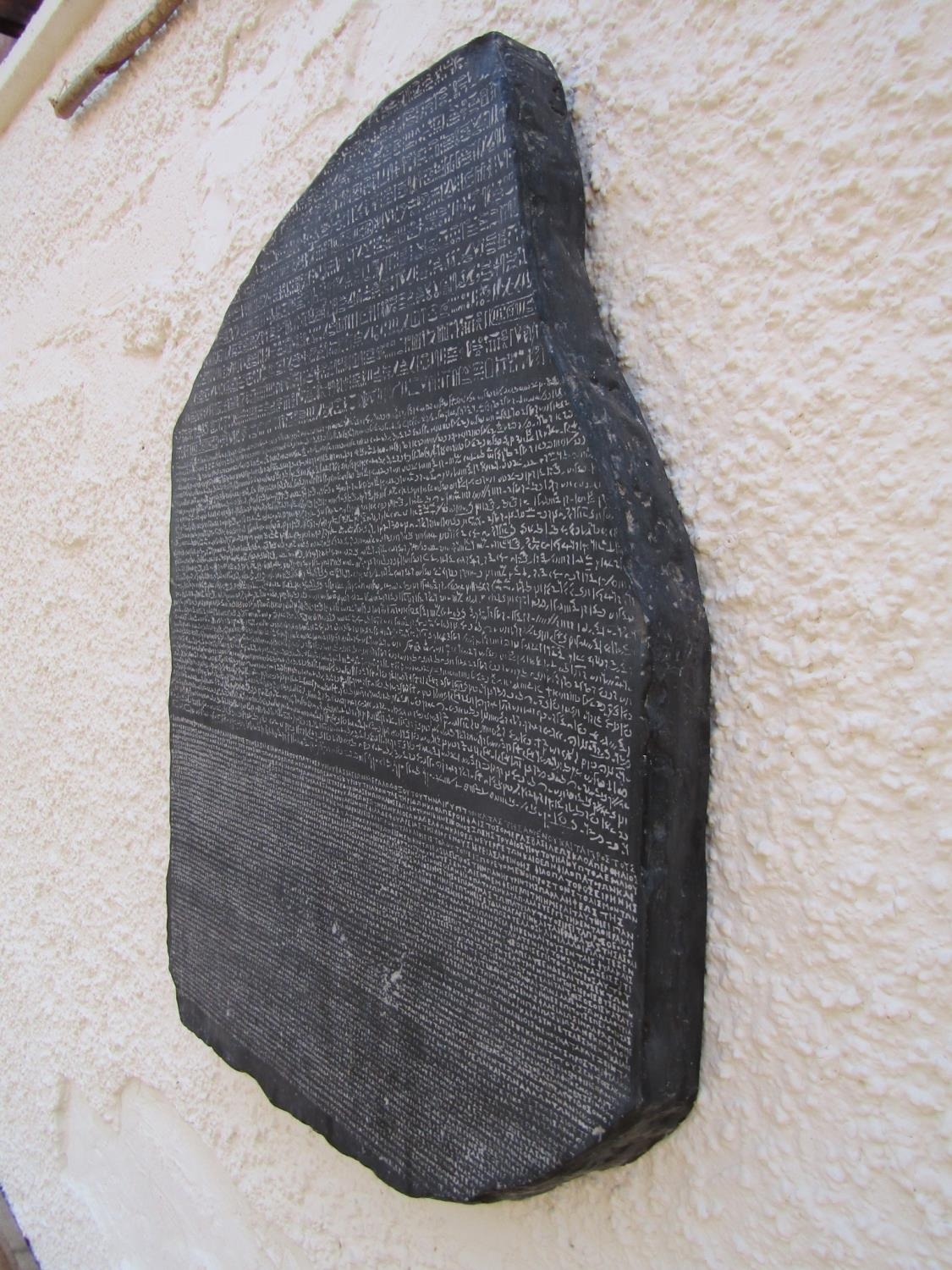 Glass fibre copy of the Rosetta stone showing Egyptian Hieroglyphics Demotic script and Greek - Image 4 of 4