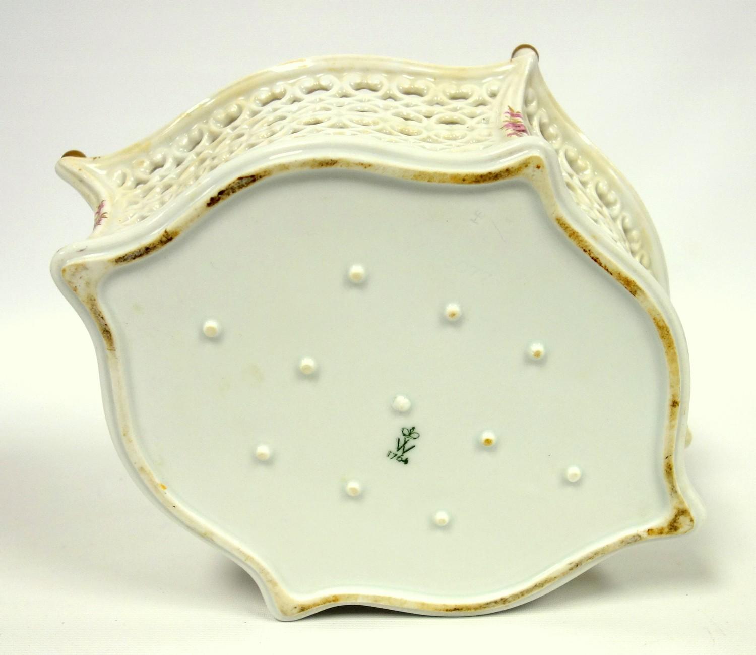 Wallendorf porcelain basket with pierced decoration and handpainted roses, 26 cm, a Royal Doulton - Bild 7 aus 7