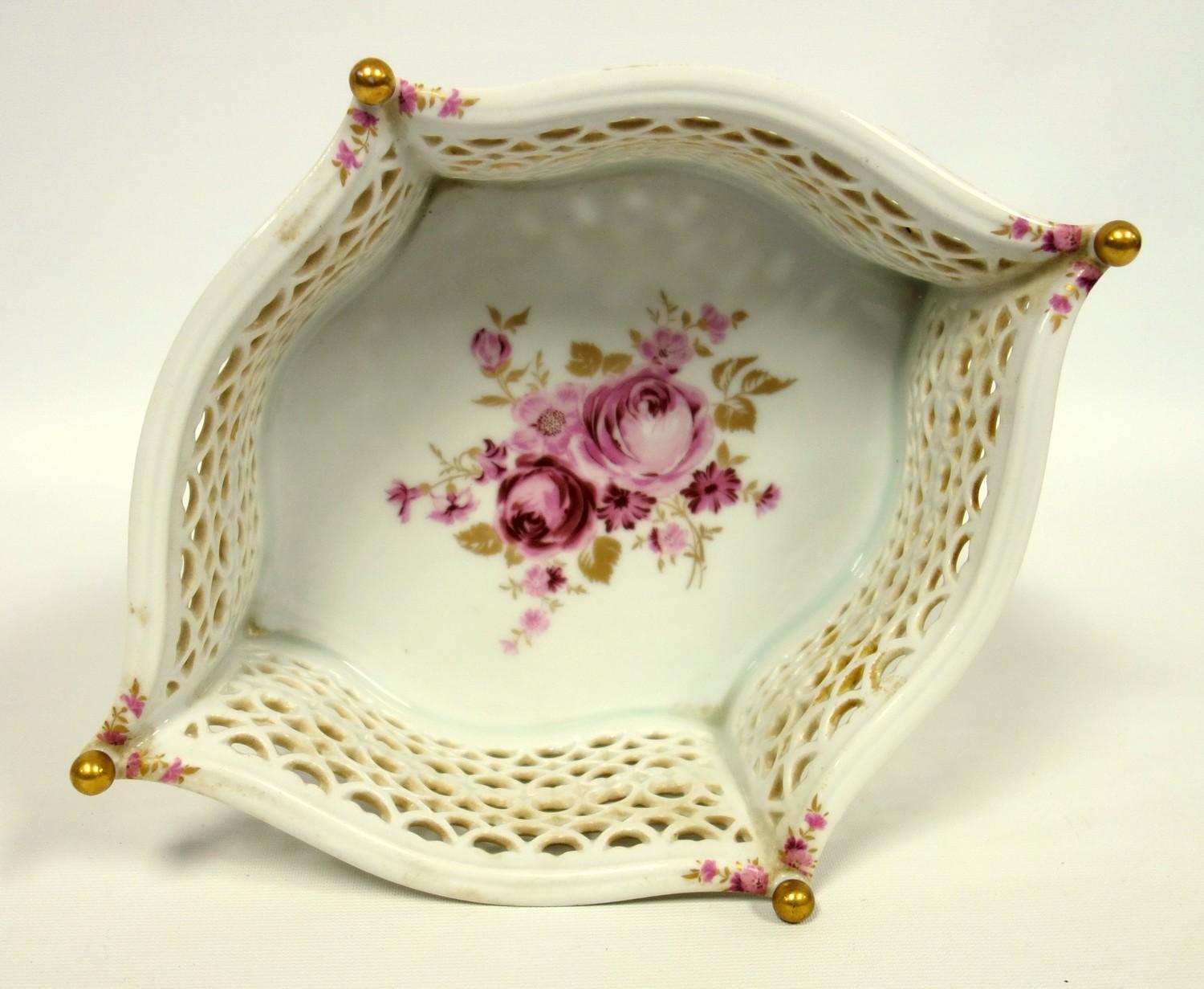 Wallendorf porcelain basket with pierced decoration and handpainted roses, 26 cm, a Royal Doulton - Bild 3 aus 7