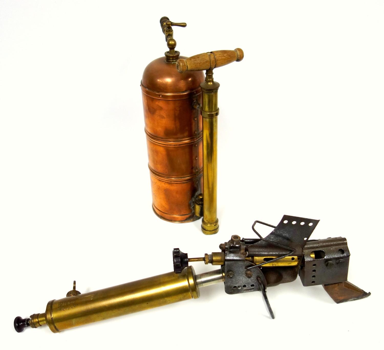 French brass and copper garden spray pump 'Pulverisateur Systeme Muratori', and an old 'Rapide' - Image 7 of 7