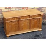 Light oak coffer with carved arch decoration, H. 61 cm, W. 48.5 cm, L. 117 cm