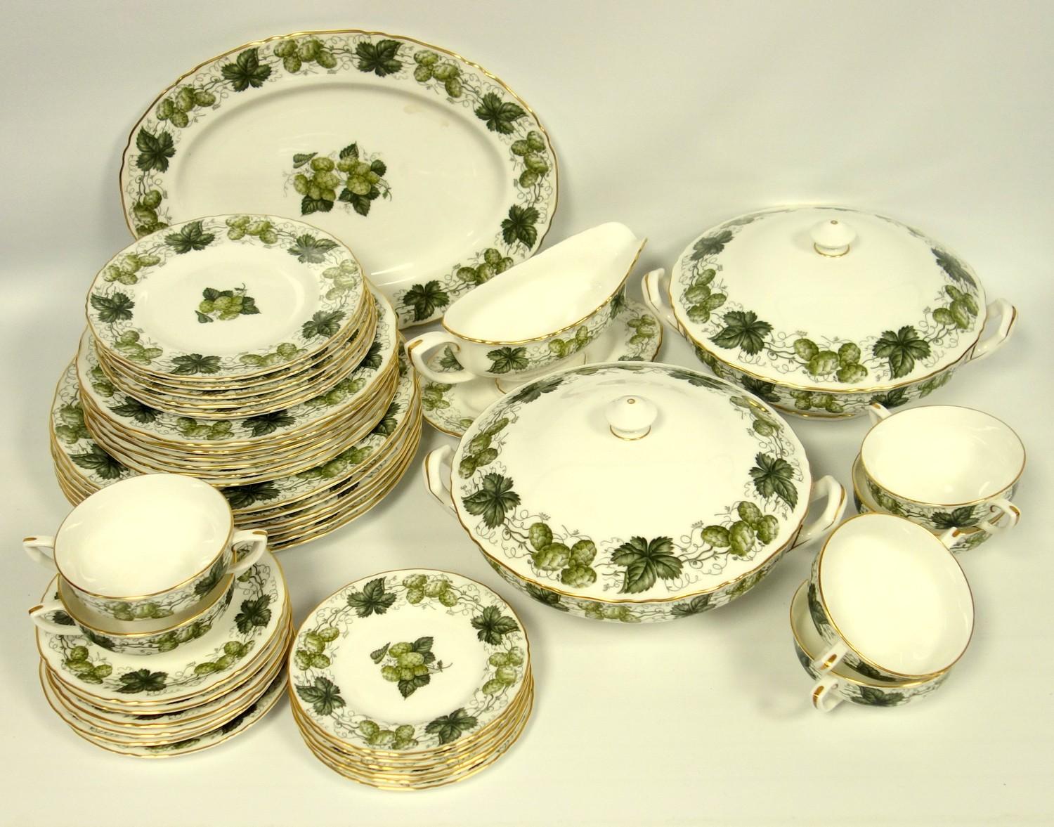 The Worcester Hop, Royal Worcester dinner service, comprising six dinner plates, twelve other