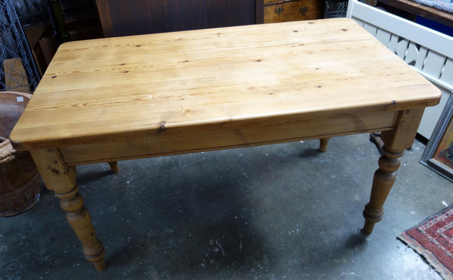 Pine table with single drawer, on turned legs, 151 x 87 cm - Image 3 of 3