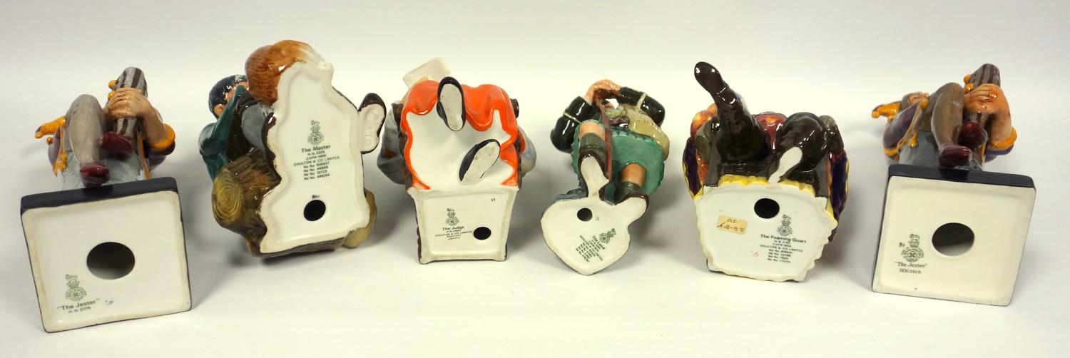 Group of Royal Doulton figures, The Foaming Quart, two The Jester figures in different colourways, - Bild 3 aus 4