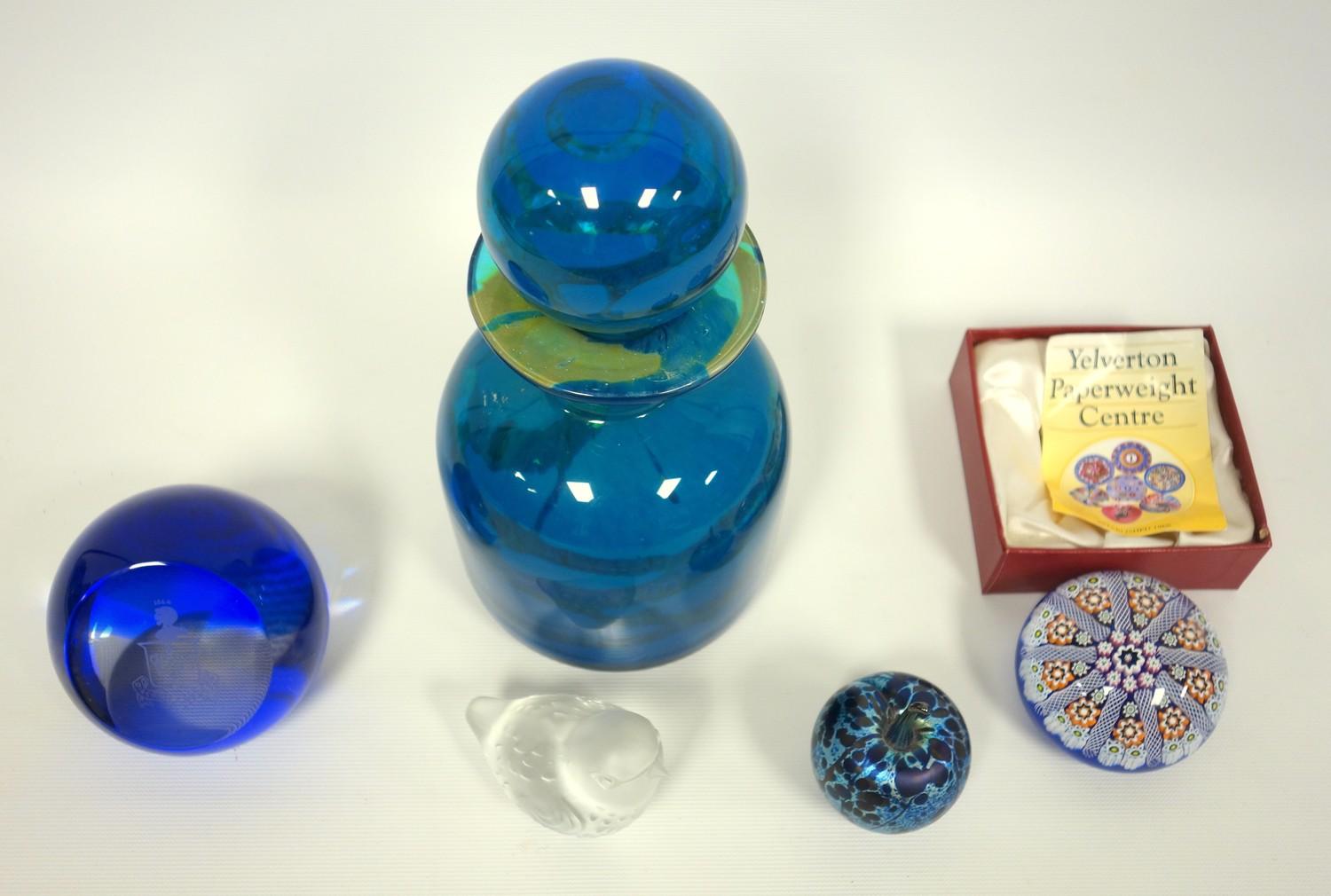 Mdina glass decanter, Baccarat frosted glass bird, Isle of Wight paperweight, and two others (6) - Image 2 of 3