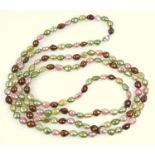 Necklace of cultured pearls tinted in shades of pink, green and bronze, length 132 cm, to a silver