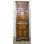 Oak Corner cabinet of two sections, the top with arch carving, shelf interior, 181 x 60 x 32 cm