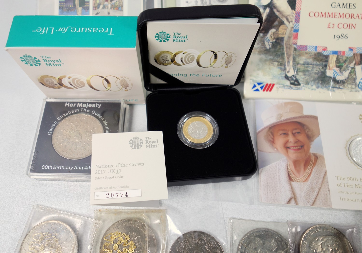 Elizabeth II 90th birthday silver £20 coins, 2016, in unopened packets (2), £5?s, 1990, £2?s, - Image 8 of 16