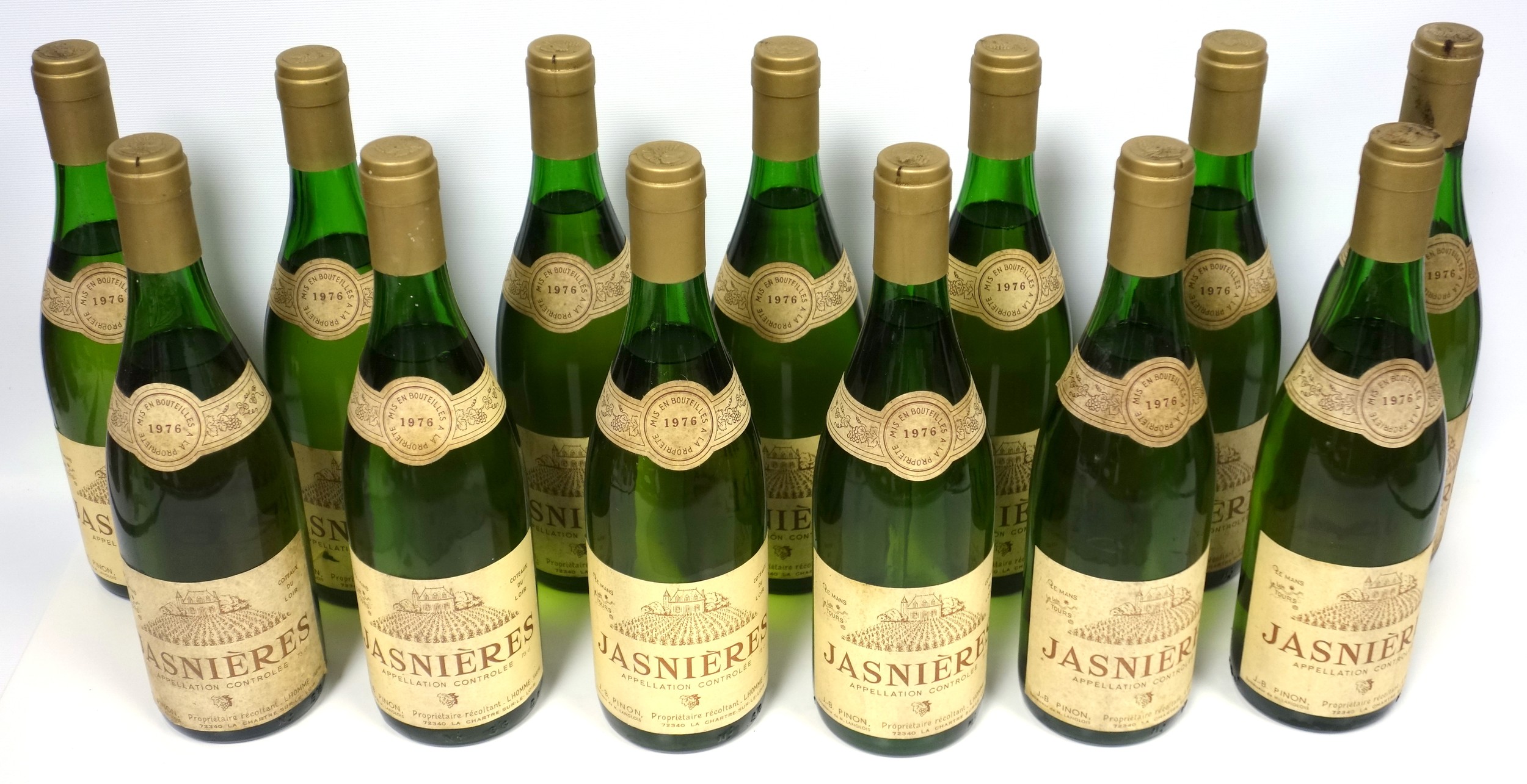 A mixed lot of 31 red and white wines including 13 bottles Jasnieres 1976, 8 bottles Savennieres - Image 6 of 7