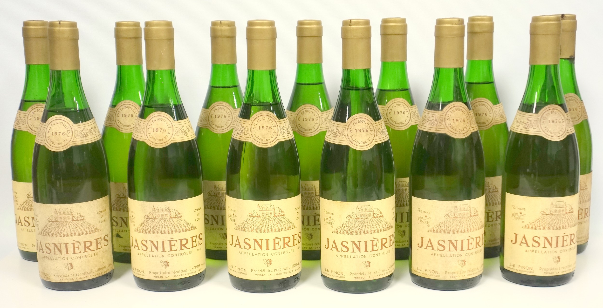 A mixed lot of 31 red and white wines including 13 bottles Jasnieres 1976, 8 bottles Savennieres - Image 5 of 7
