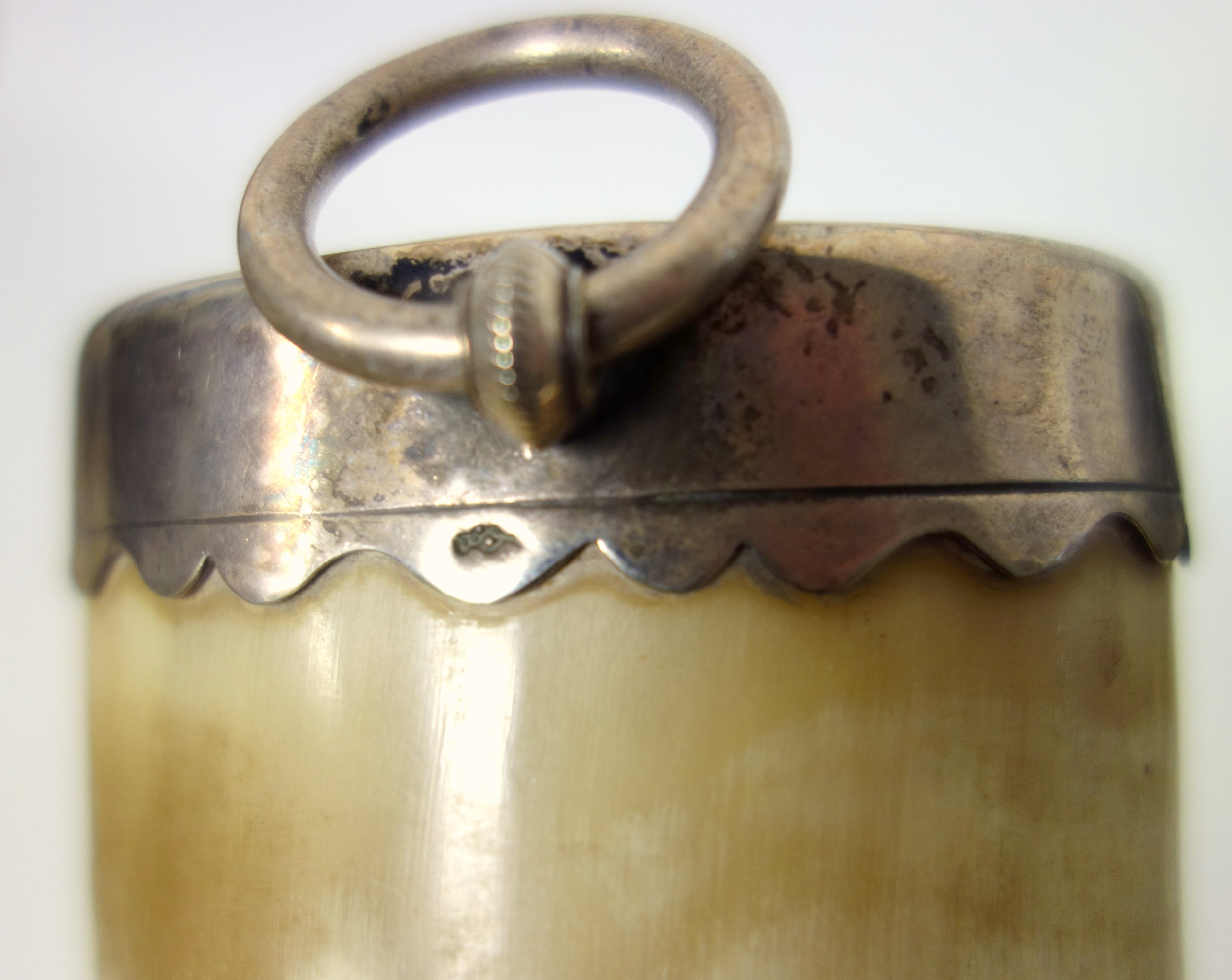 A Continental white metal mounted drinking horn, possibly German, bearing marks, 23 cm long - Image 4 of 6