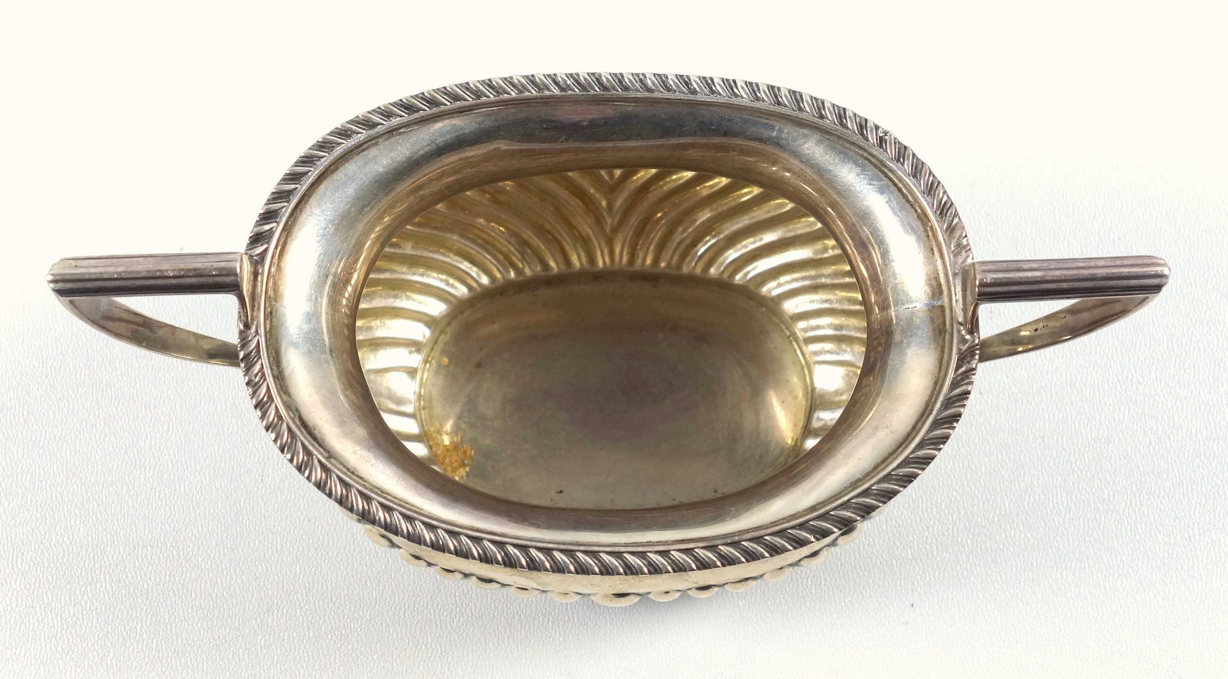 Edwardian silver semi-fluted rounded rectangular sugar basin with a gadrooned rim and 2 bracket - Image 2 of 4