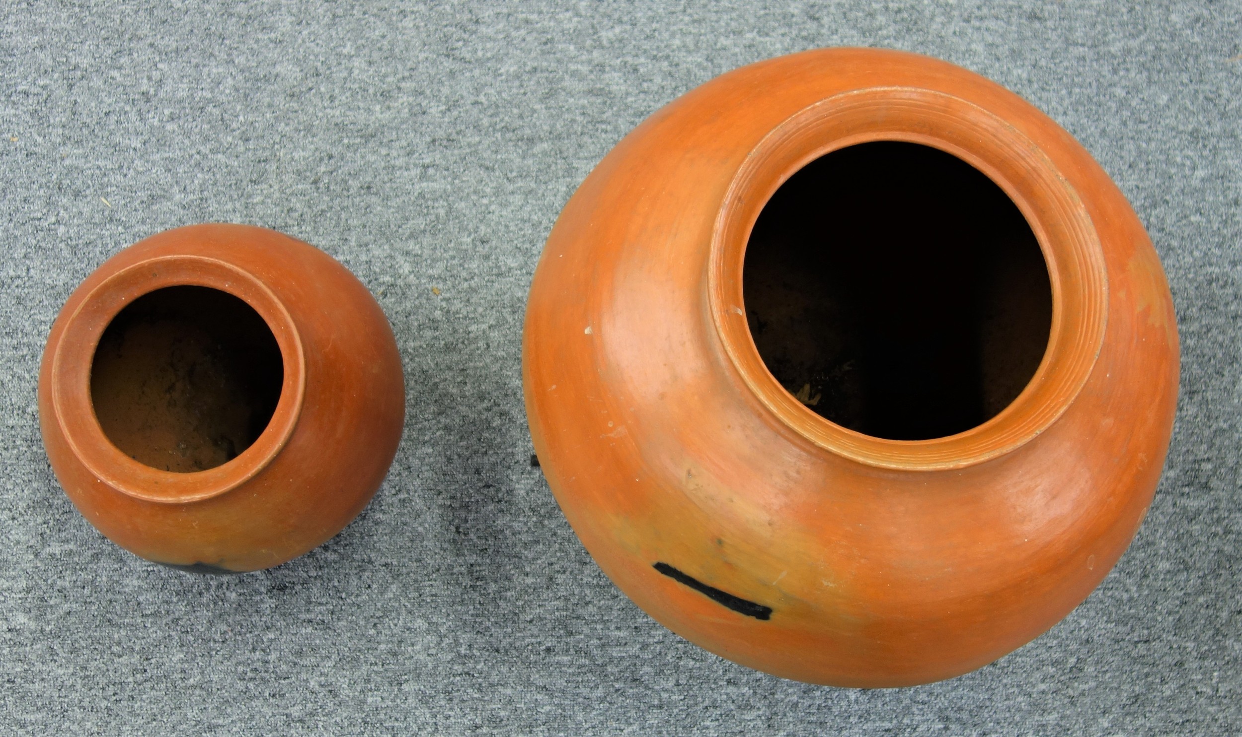 African sphericle terracotta pot with a flared rim, Dia. 47 cm on metal stand and a similar - Image 2 of 4