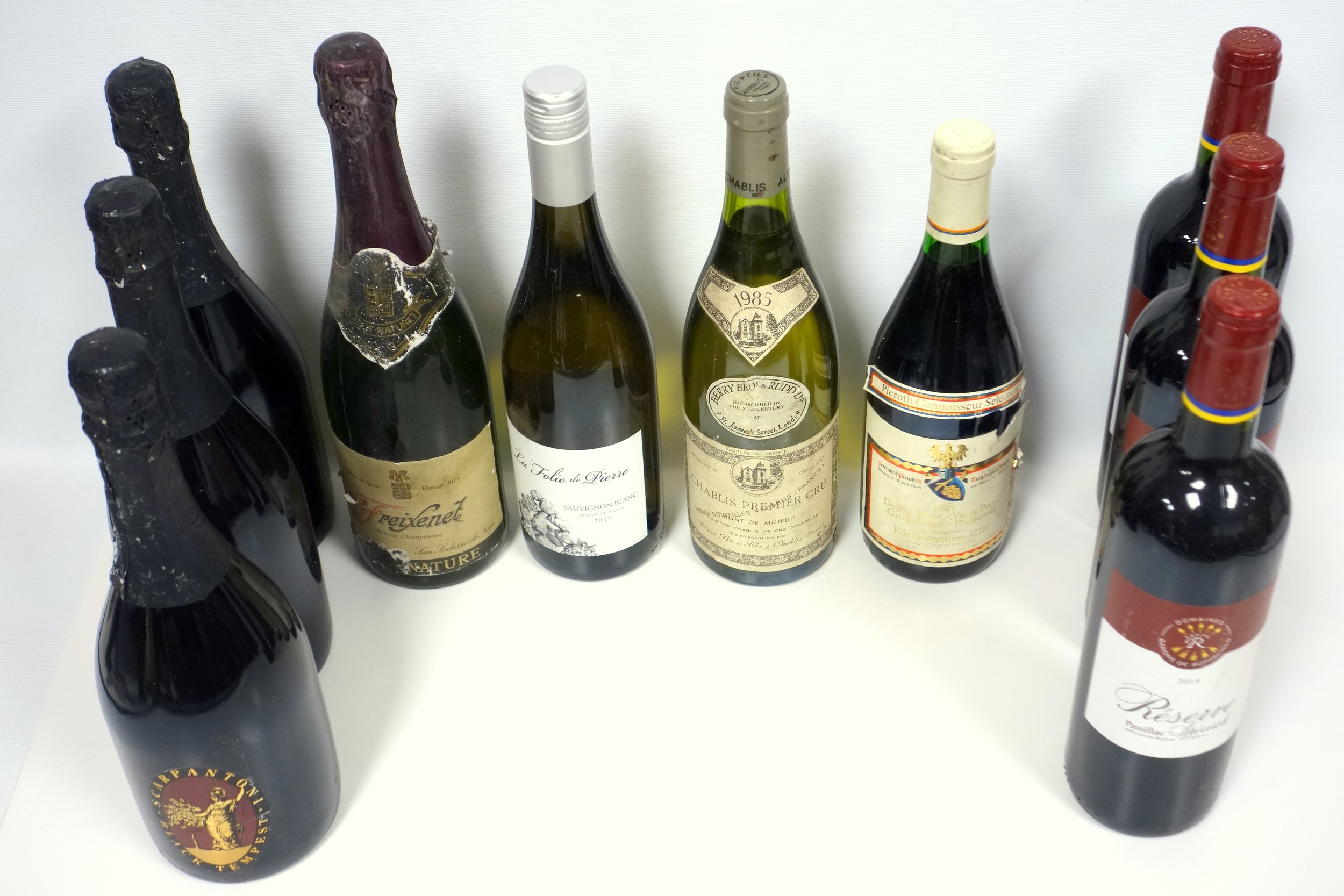 A mixed lot of 31 red and white wines including 13 bottles Jasnieres 1976, 8 bottles Savennieres - Image 2 of 7