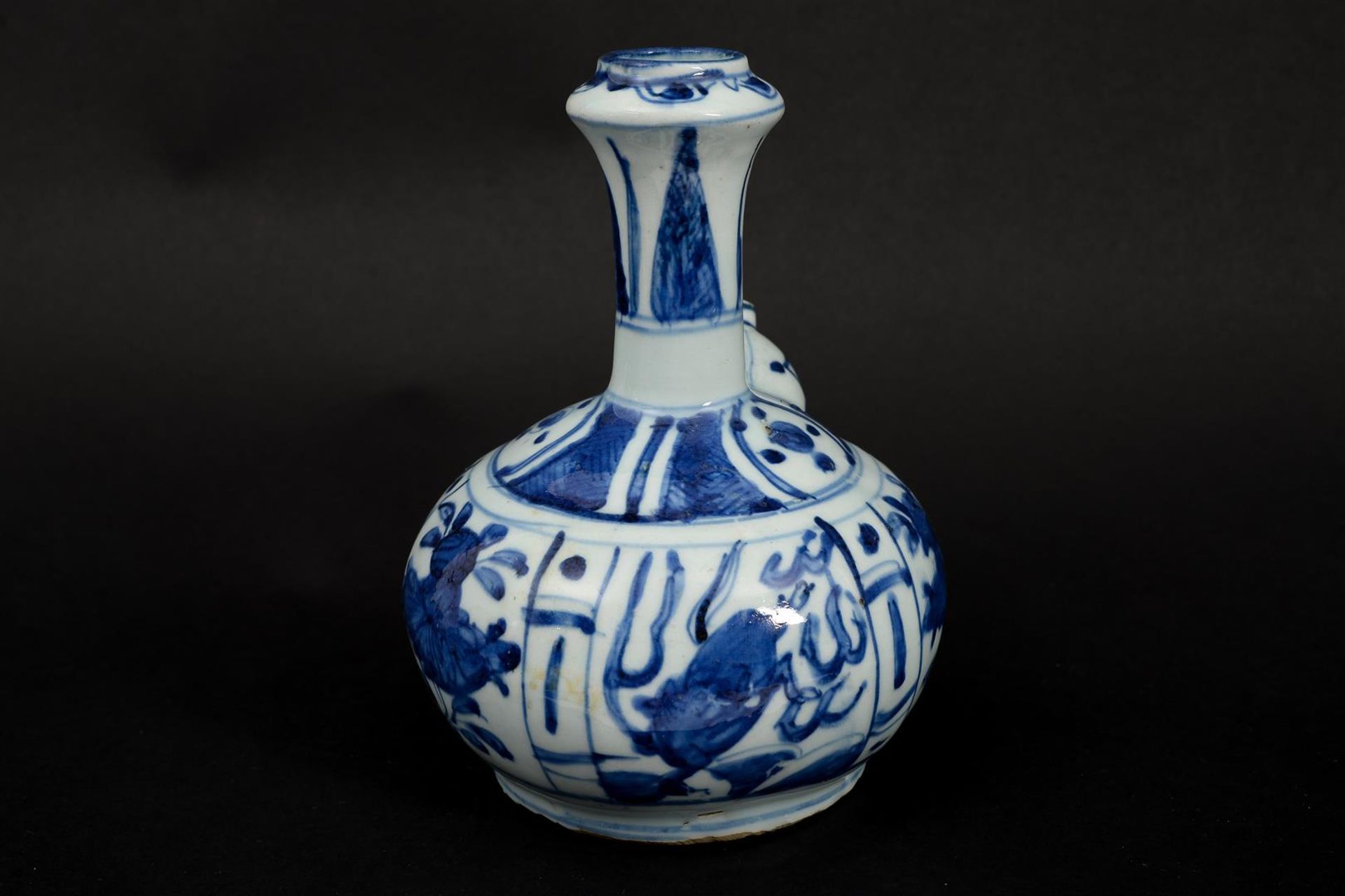 A blue and white porcelain kendi with a geometric decoration and flying horses. Unmarked. China, - Image 3 of 8