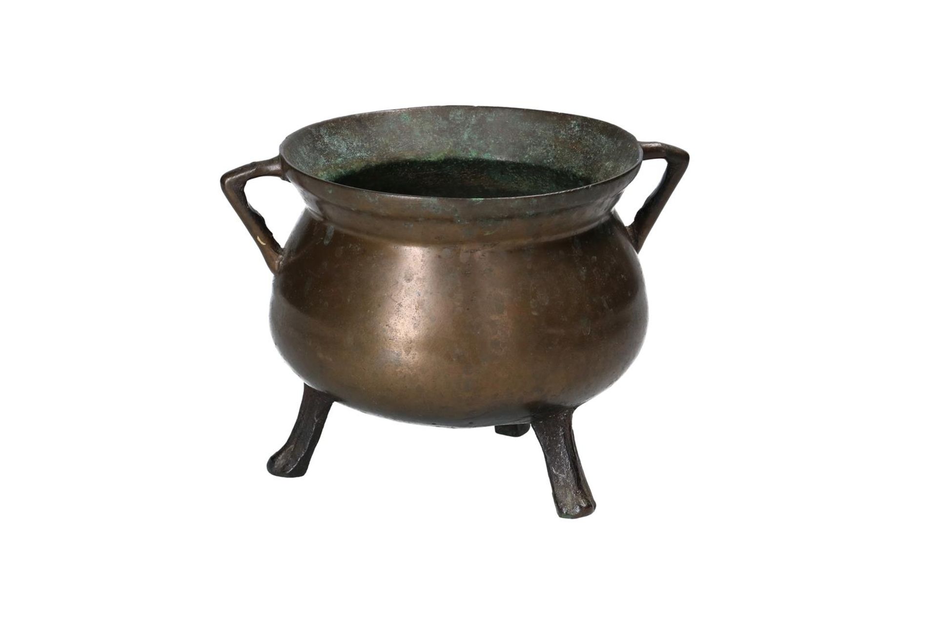 A bronze cooking pot, Holland 17th century. H. 15.5 cm. Diam. 21.5 cm. Condition report available on