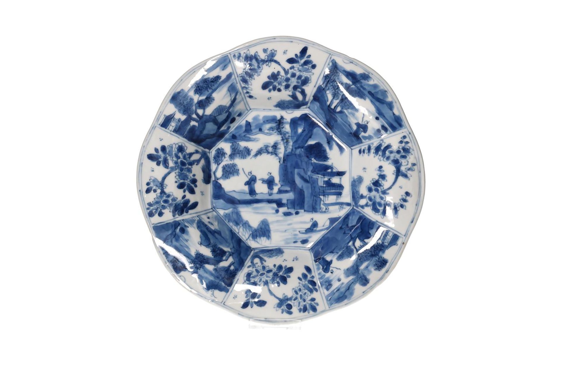 A pair of blue and white porcelain dishes, with a decor of travelers in a landscape and the lobed - Image 6 of 6
