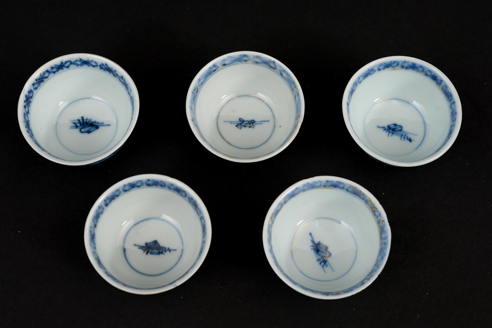 A set of five blue and white miniature porcelain cups and saucers decorated with a landscape decor - Image 5 of 6