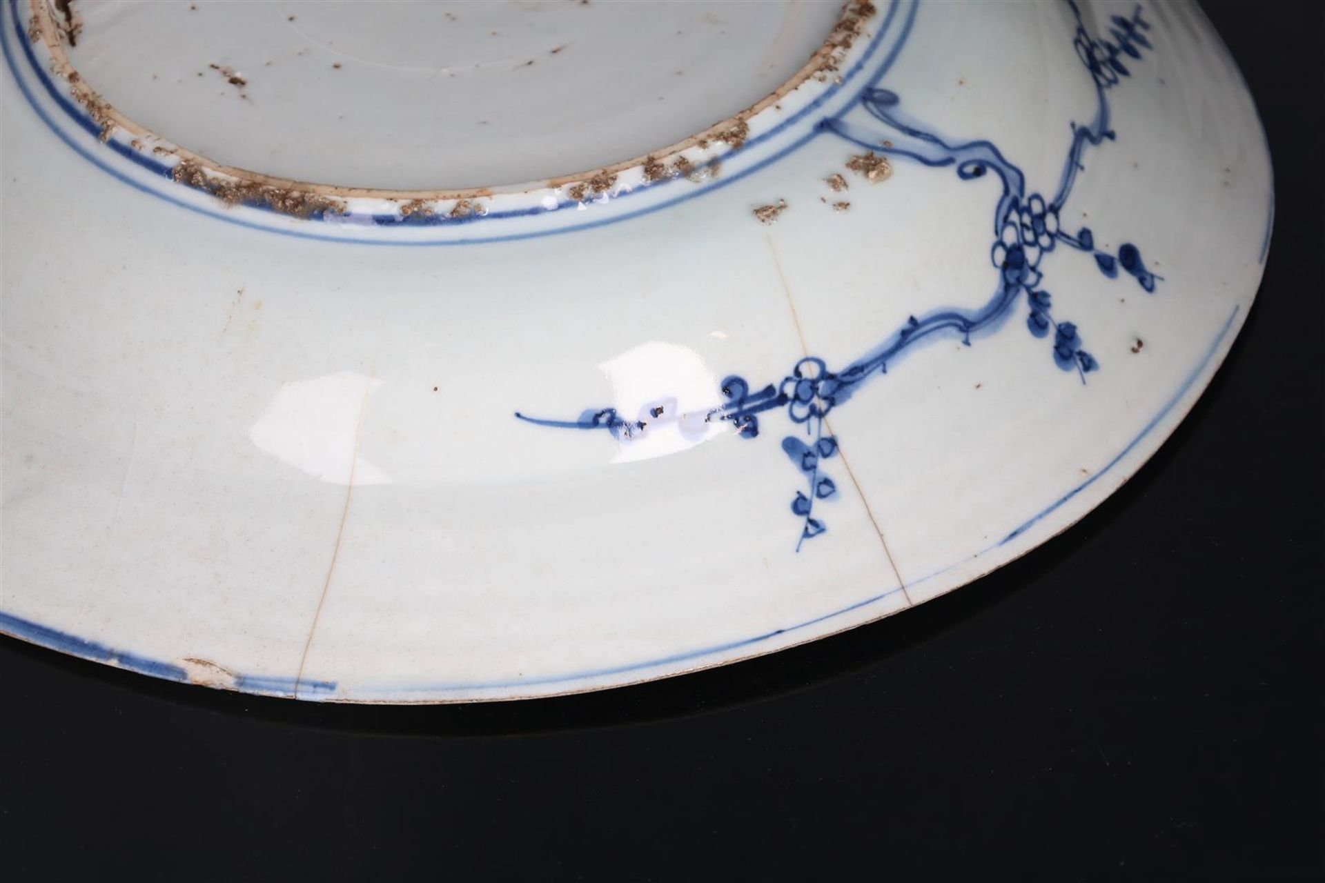 A blue and white porcelain deep dish, decorated with flowers and outdoor scenes. Unmarked. China, - Image 5 of 5