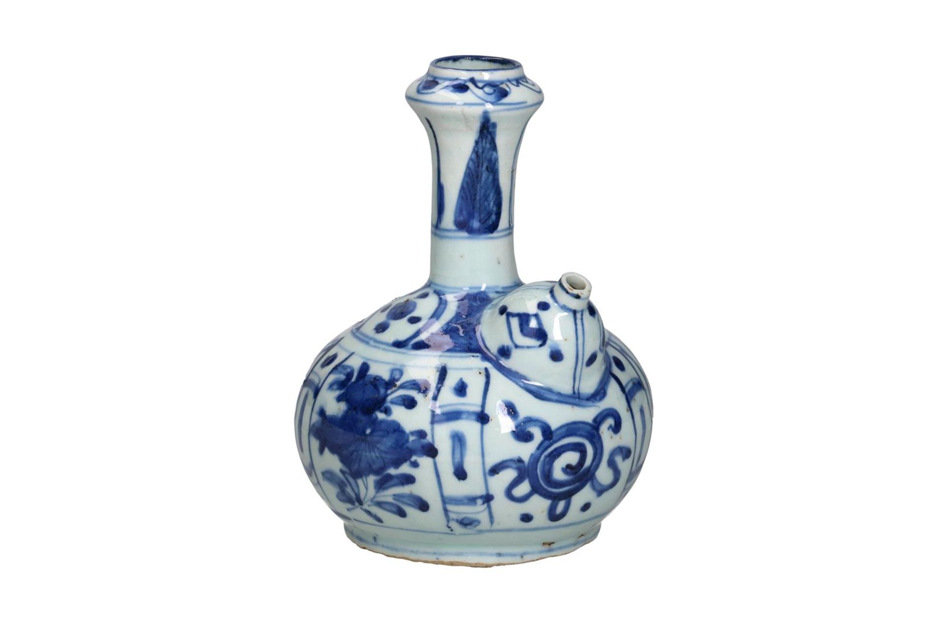 A blue and white porcelain kendi with a geometric decoration and flying horses. Unmarked. China, - Image 7 of 8