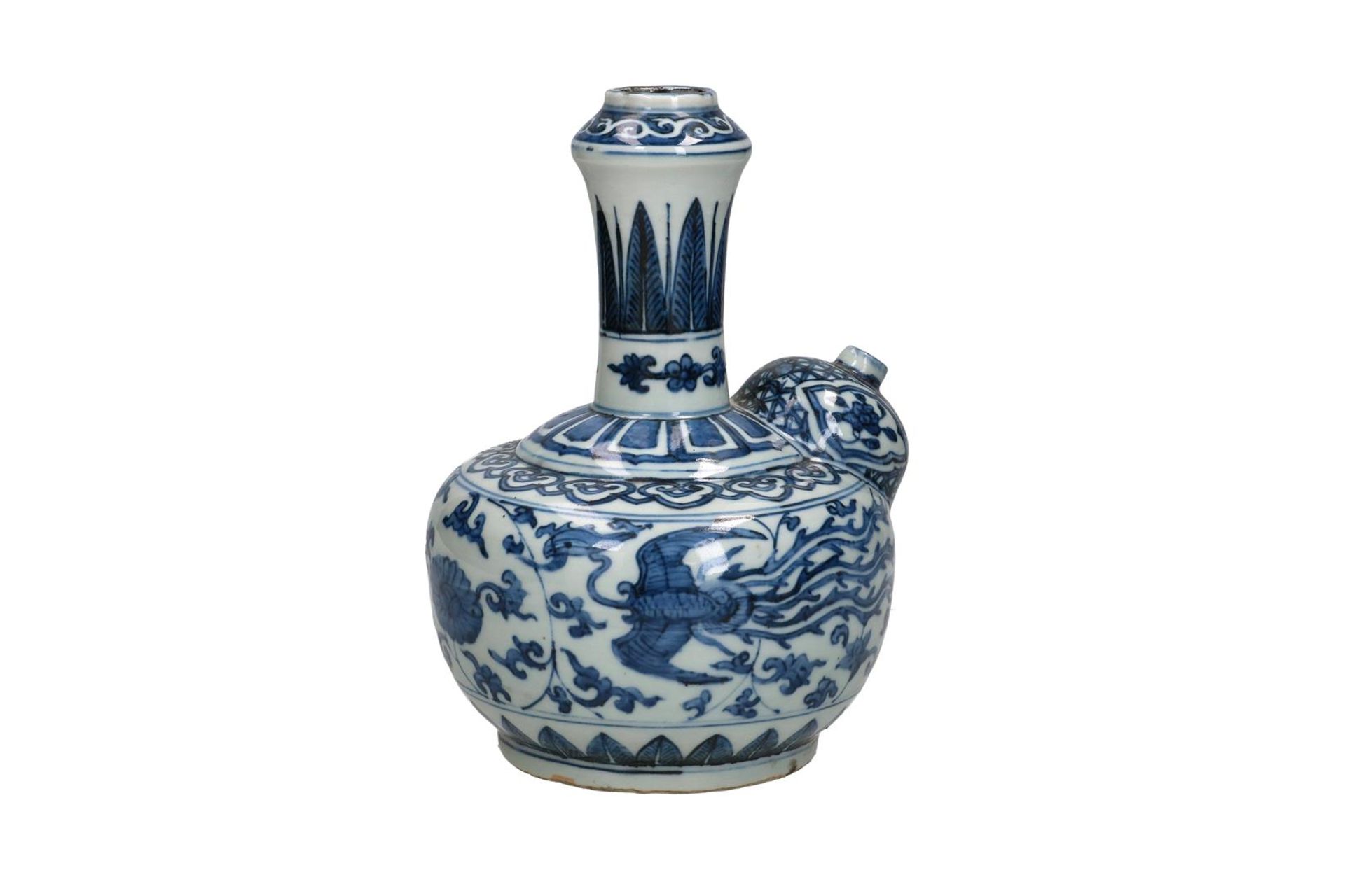 A blue and white porcelain kendi with a geometric decoration of leaves and a phoenix on the belly. - Image 6 of 6