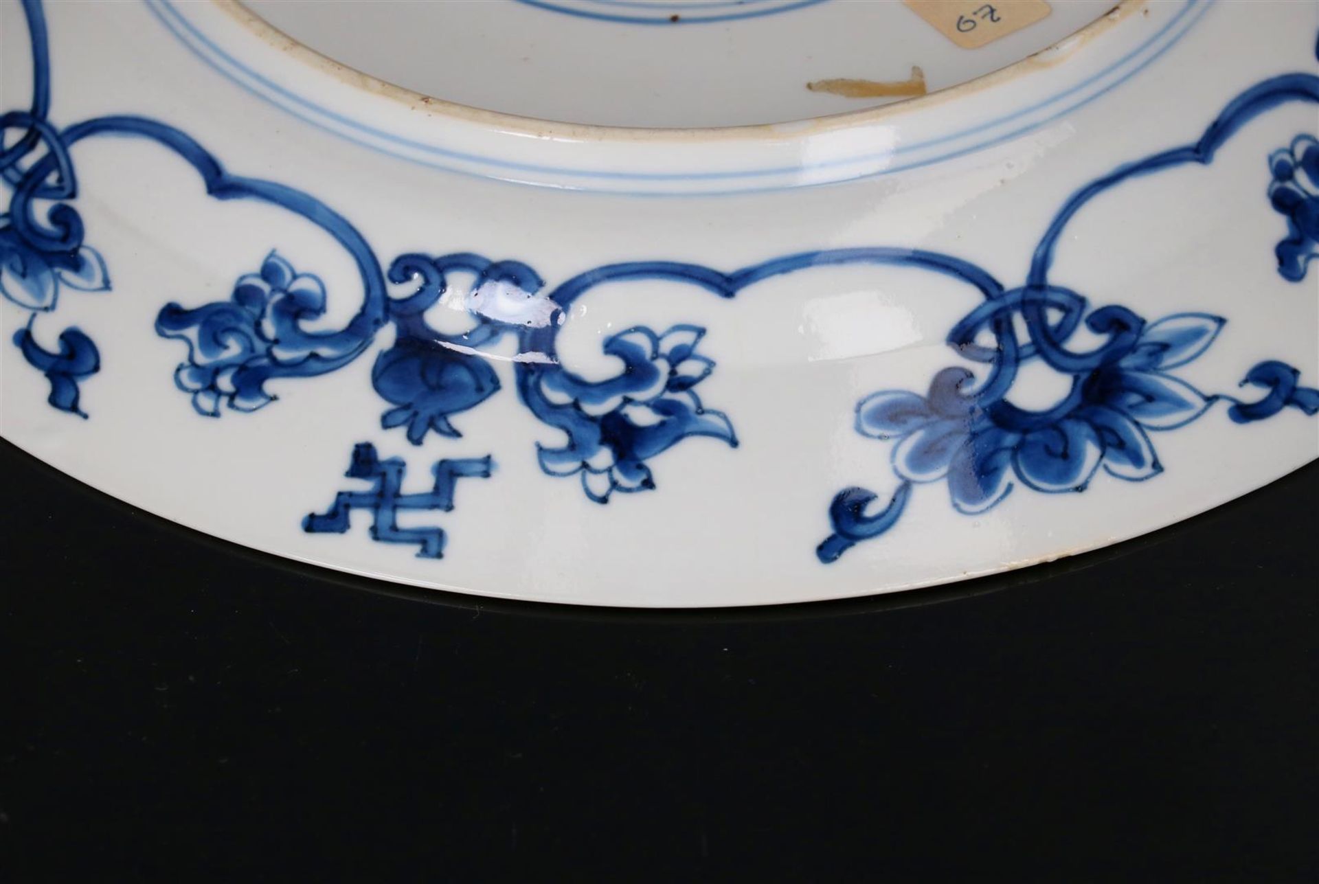 A blue and white porcelain plate with an image of the 'revolt of Rotterdam', Marked with 6-character - Image 3 of 4