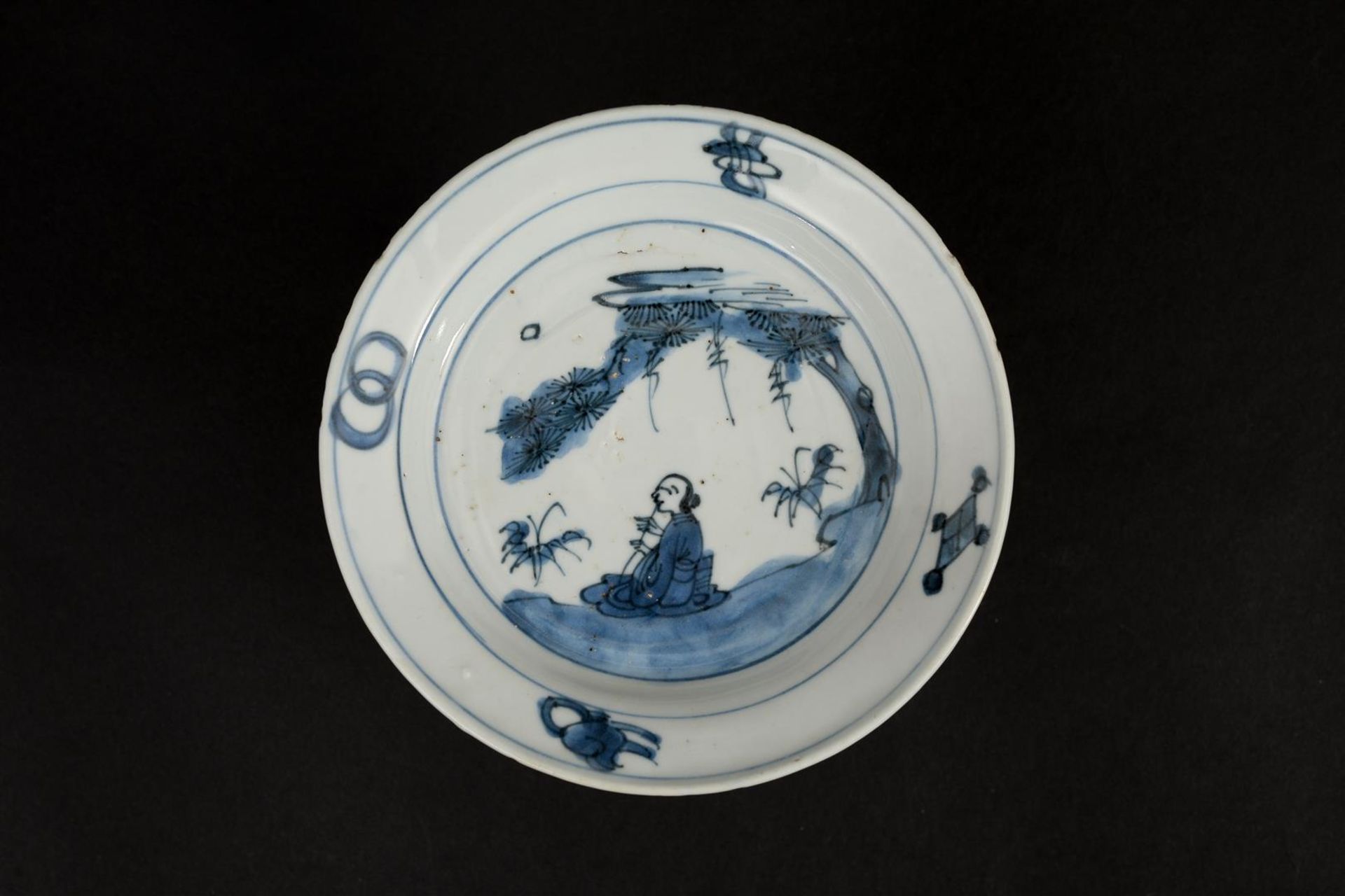 A set of three blue and white, Ko-sometsuke, porcelain dishes, decorated with a landscape and a - Image 2 of 7