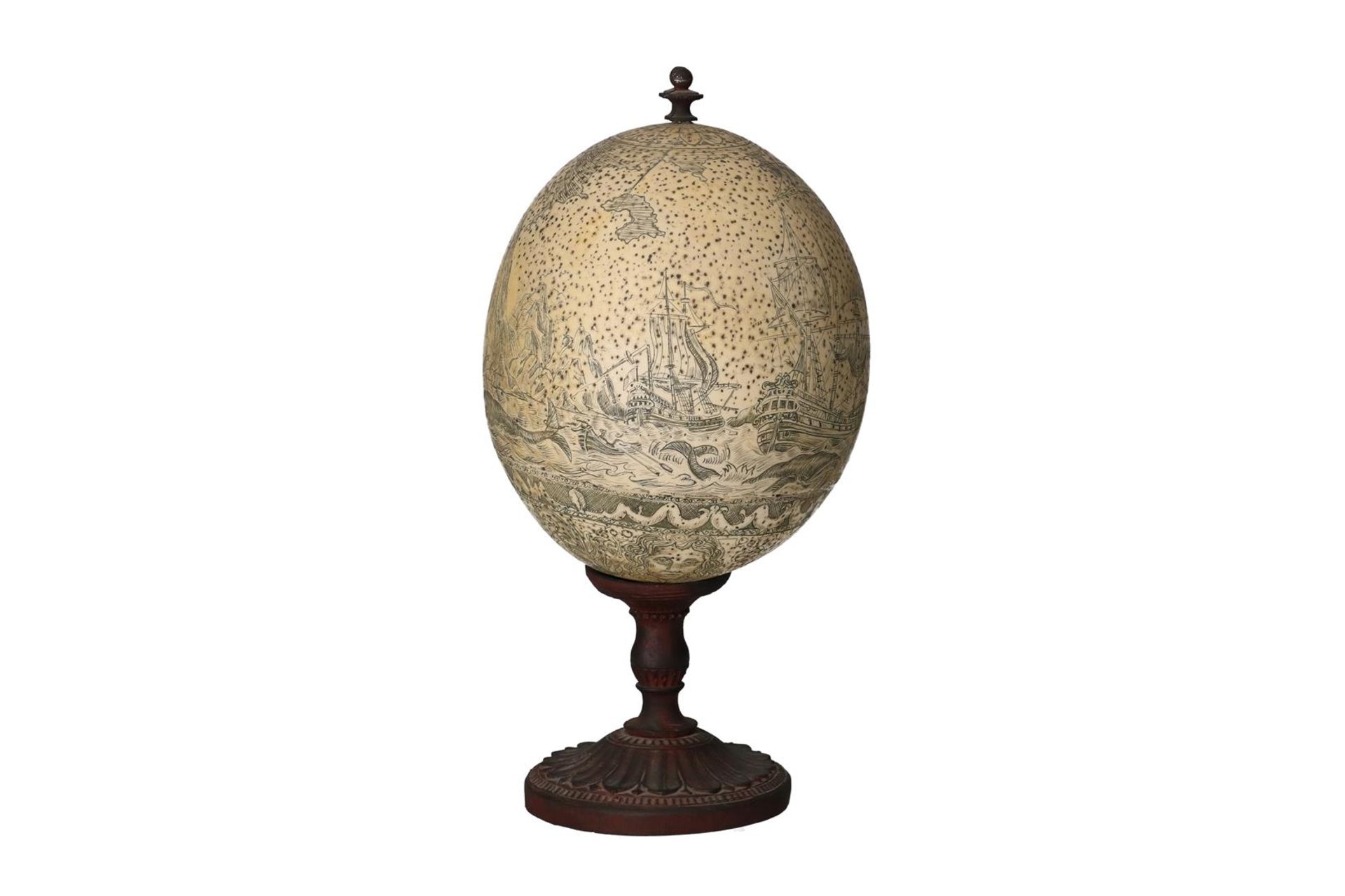 A carved ostrich egg on metal base, depicting the whale hunt. 19th century. H. 22.5 cm. Condition - Image 4 of 6