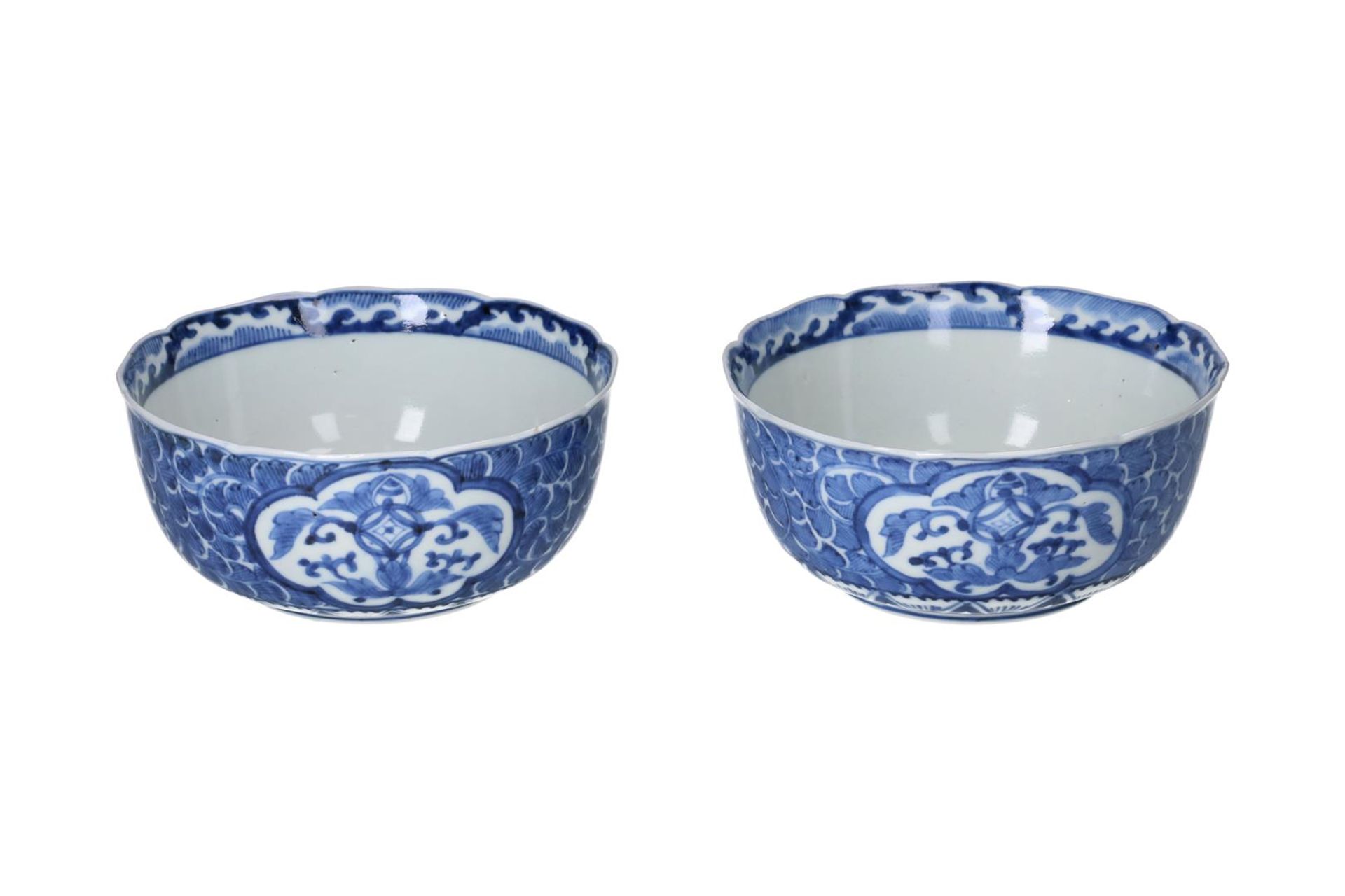 A pair of blue and white porcelain bowls, decorated with flowers. Marked with 4-character mark. - Image 4 of 7