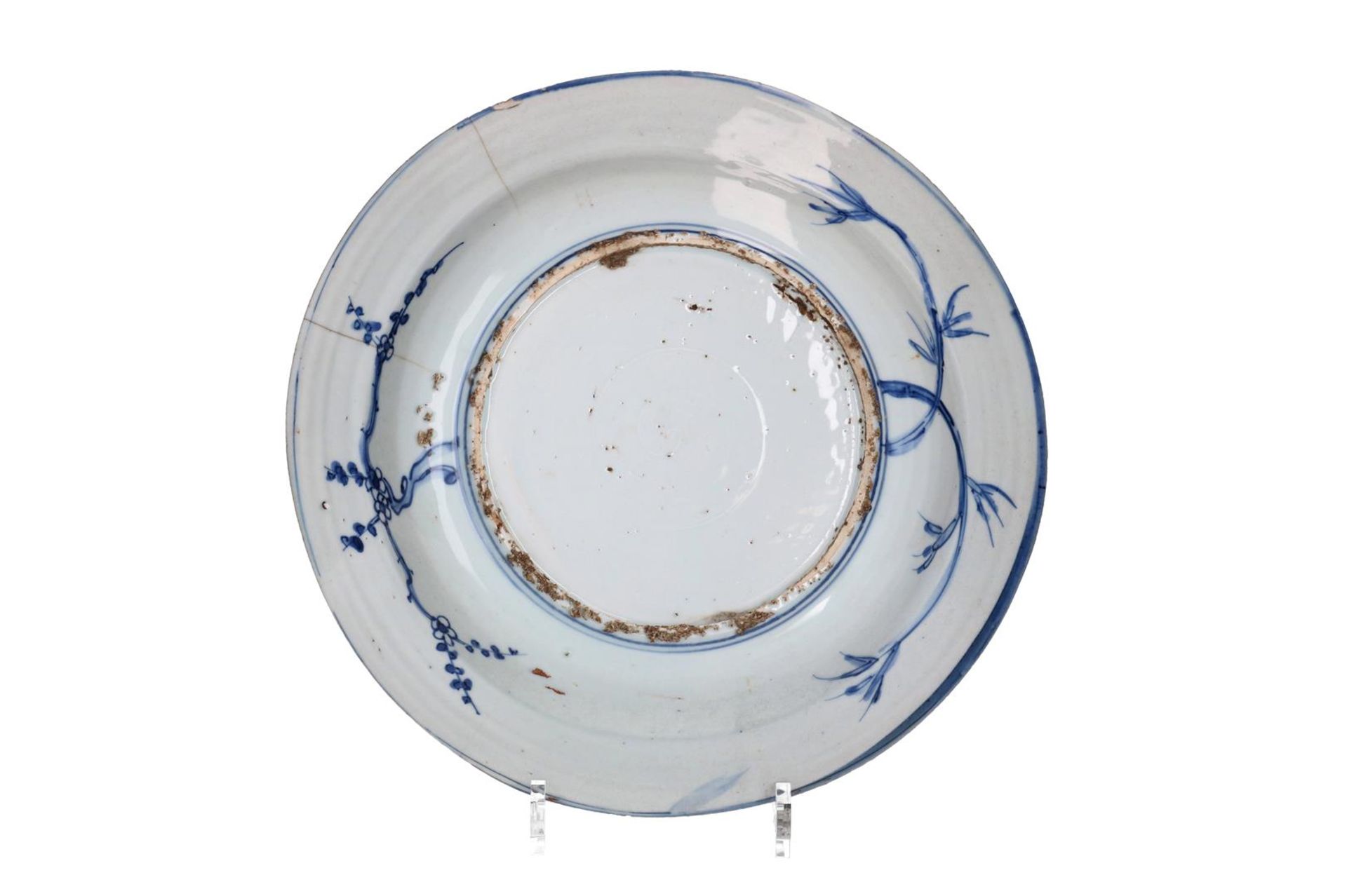 A blue and white porcelain deep dish, decorated with flowers and outdoor scenes. Unmarked. China, - Image 4 of 5