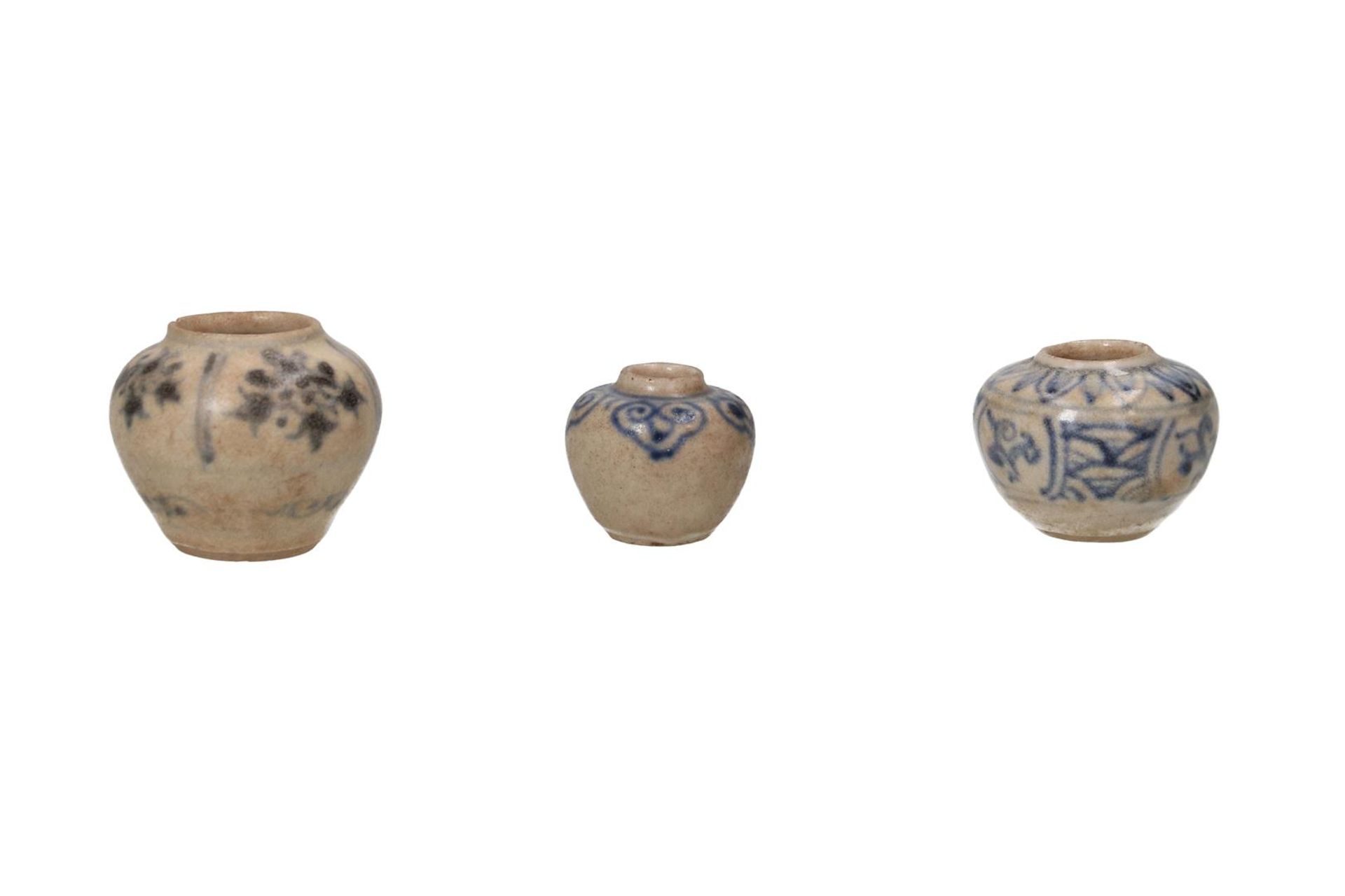 Lot of six blue and white porcelain miniature jars, of which one with cover, decorated with - Image 4 of 8