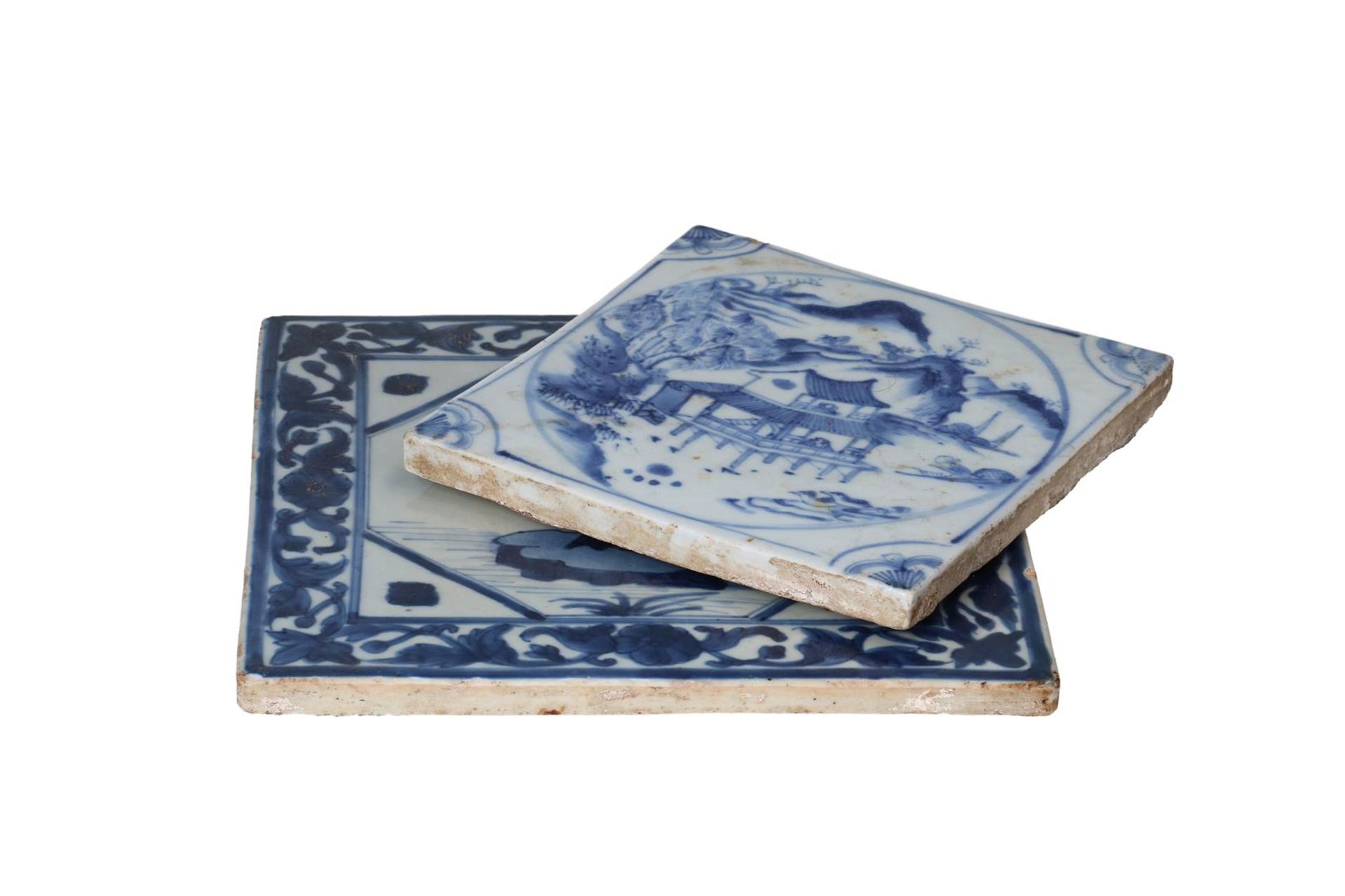 Lot of two blue and white porcelain tiles, 1) decorated with a river landscape and flowers. 2) - Bild 6 aus 6