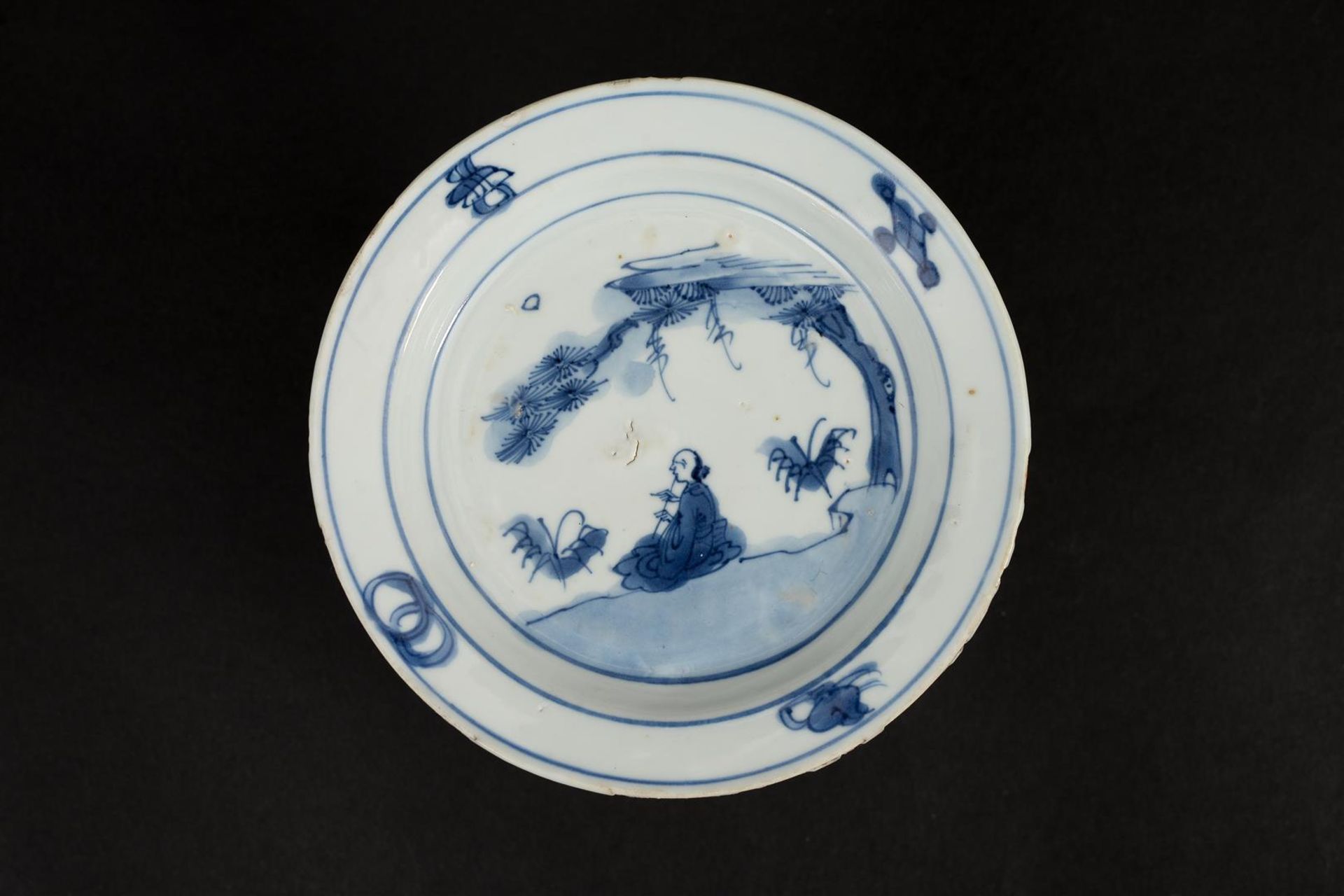 A set of three blue and white, Ko-sometsuke, porcelain dishes, decorated with a landscape and a - Image 4 of 7