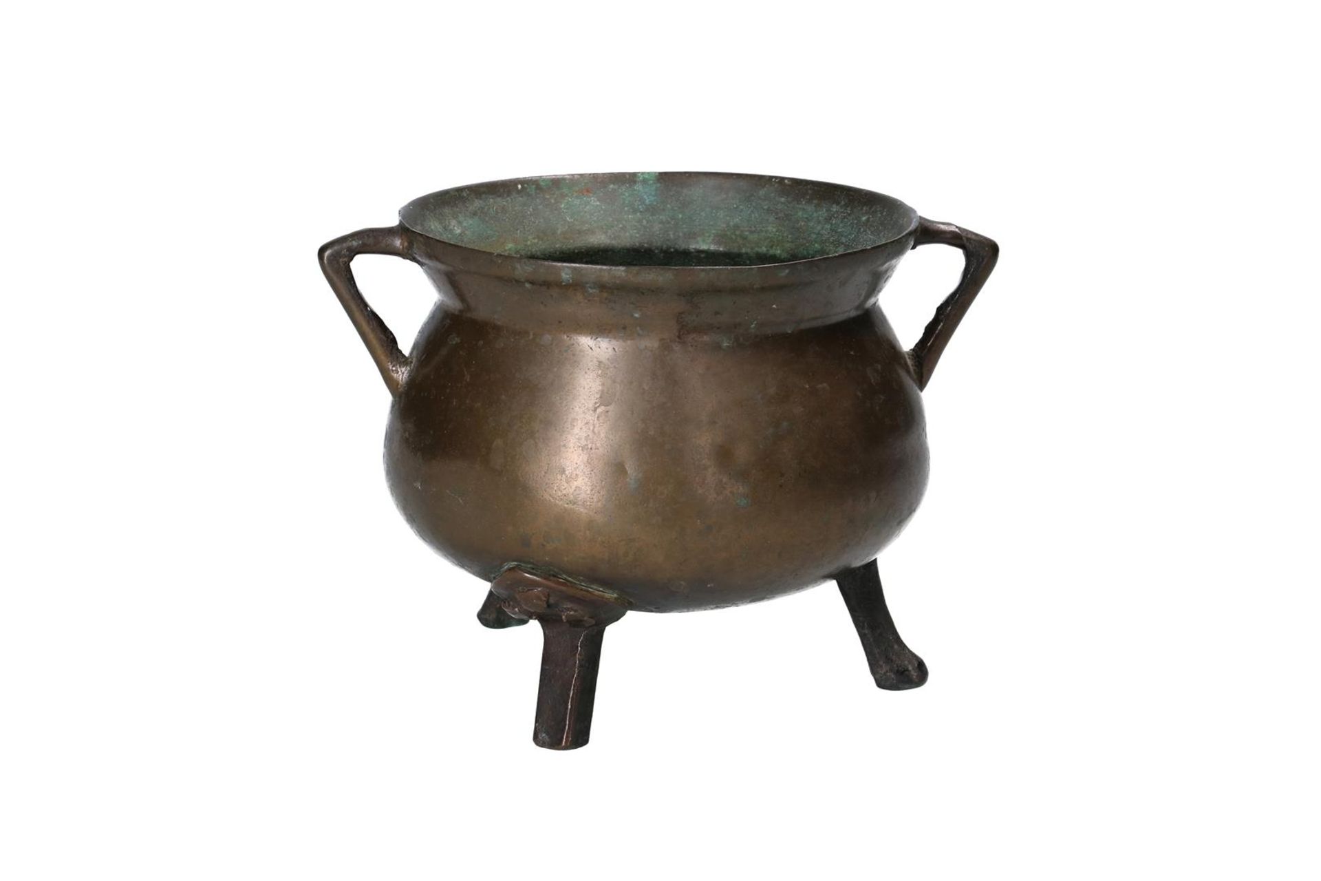 A bronze cooking pot, Holland 17th century. H. 15.5 cm. Diam. 21.5 cm. Condition report available on - Image 2 of 6