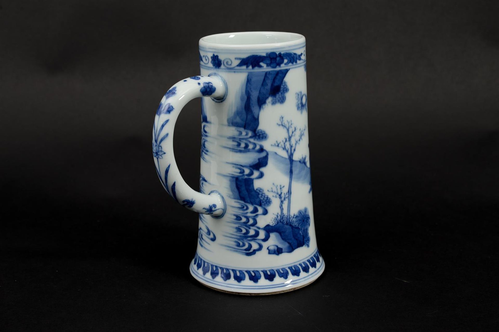 A blue and white porcelain beer mug decorated with an outdoor scene with seated figures. Unmarked. - Image 2 of 7